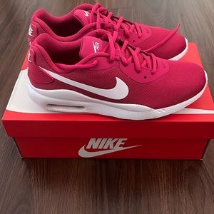 WMNS NIKE AIR MAX OKETO